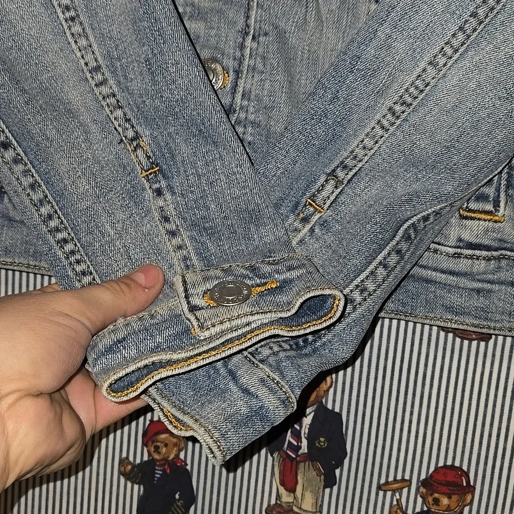 Levi's Denim Trucker Jacket Light to Medium Wash Classic Denim Kids Jacket